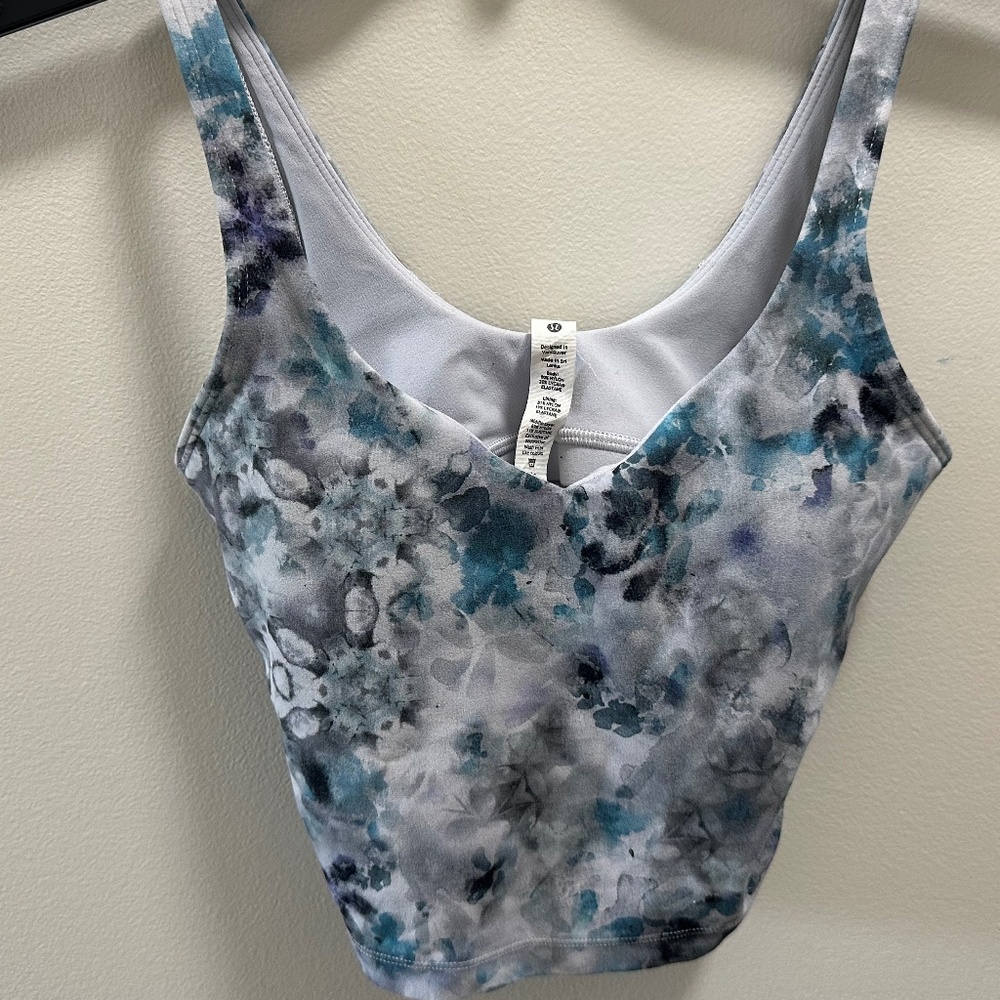 Lululemon Sports bra / crop top sz 2 xs/s